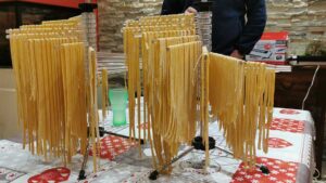 Poulet à la crème, champignons et tagliatelles fraiches