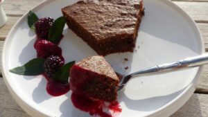 Gâteau au chocolat et son coulis de fruits-rouges