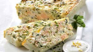 Terrine de poisson et crème au citron, pommes de terre et salade verte