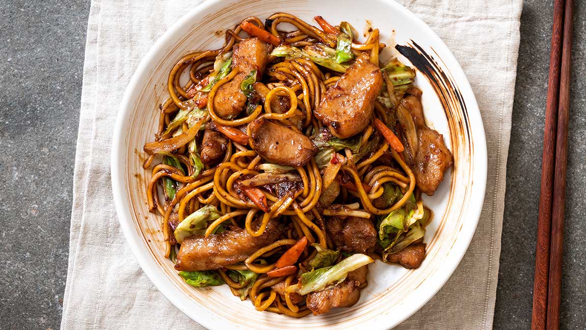 Nouilles sautées au porc et aux légumes