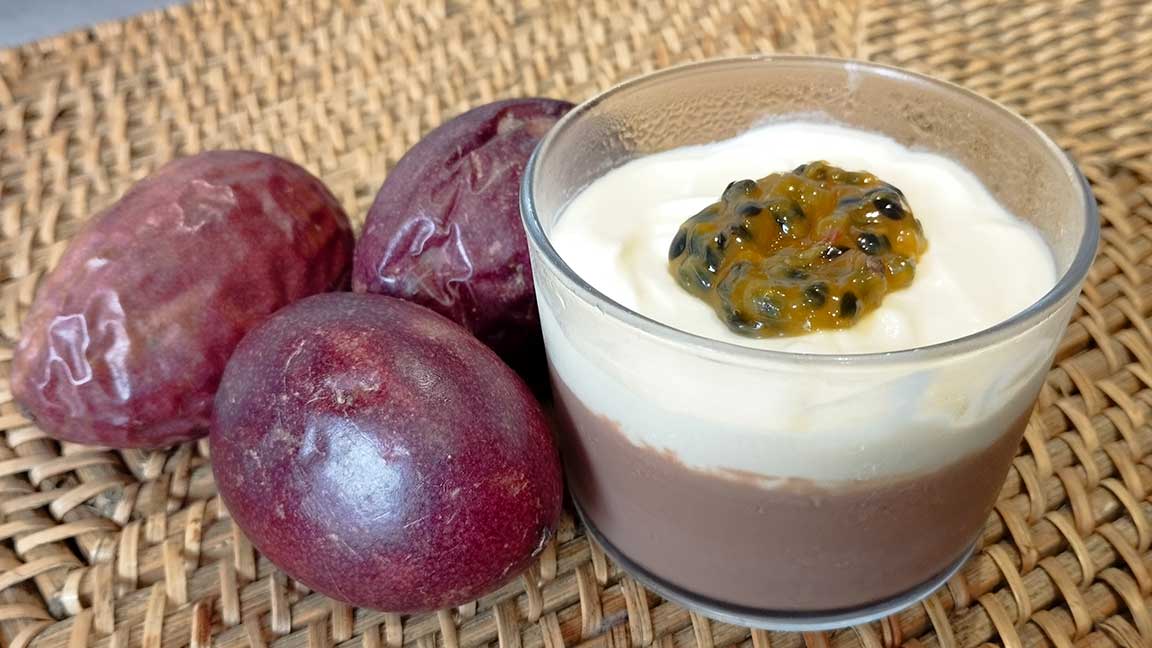 Crème au chocolat et mousse aux fruits de la passion