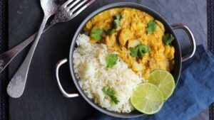 Curry de poisson, crevettes et riz basmati