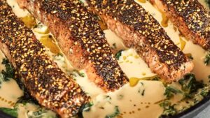 Saumon rôti au tahini et pâtes