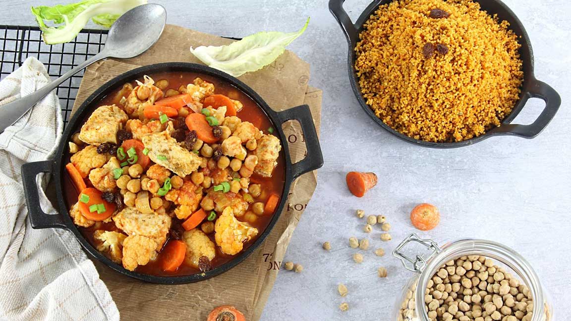 Blancs de poulet marinés, légumes et semoule