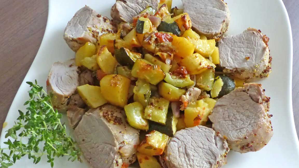 Filet mignon à la moutarde, aux pommes de terre et courgettes