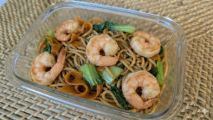 Wok de crevettes et nouilles sautées